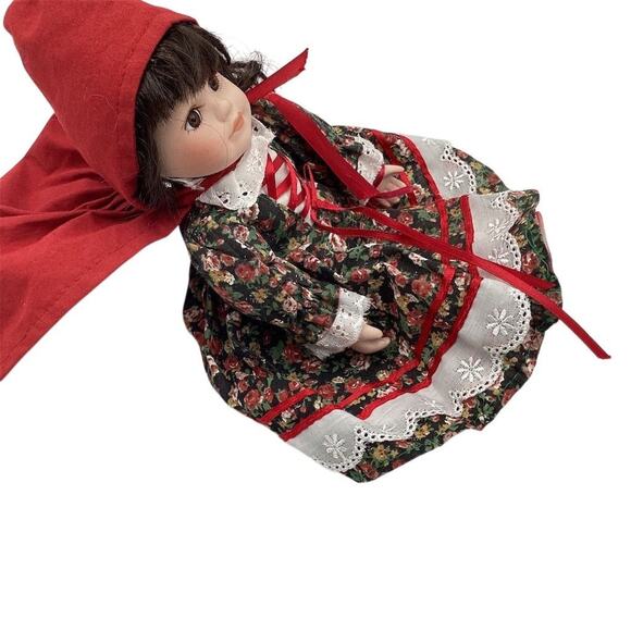 Vintage Little Red Riding Hood Porcelain Doll Royalton Collection - Picture 2 of 10